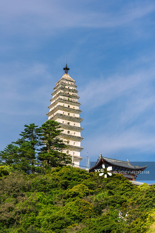 中国云南省大理州宾川县鸡足山顶金顶寺建筑景观图片素材