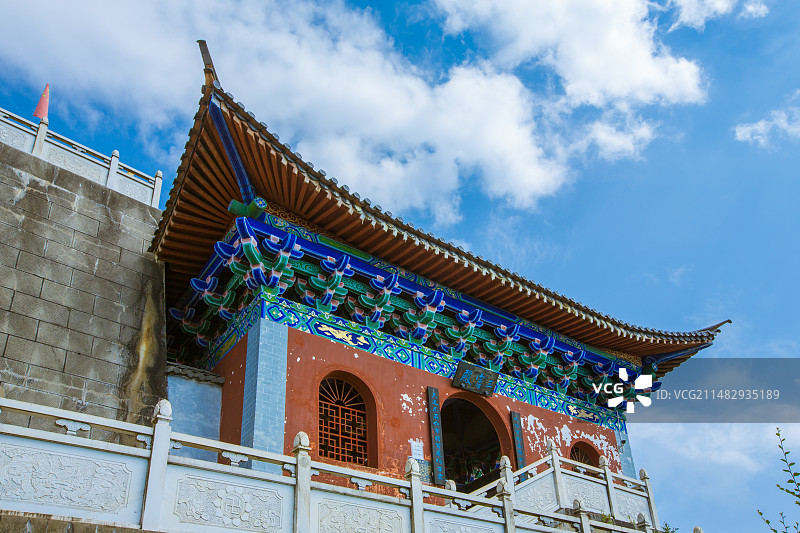 中国云南省大理州宾川县鸡足山顶金顶寺建筑景观图片素材