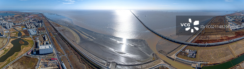 上海自贸区临港新片区 南汇新城海滩 天空之境 东海大桥图片素材