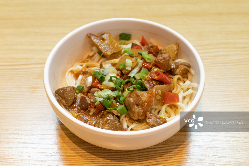 四川成都美食宜宾小吃姜鸭面中式面条图片素材