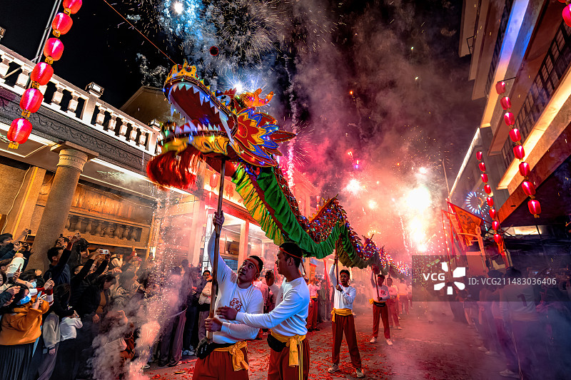 『烟火向星辰，舞龙庆盛世』图片素材