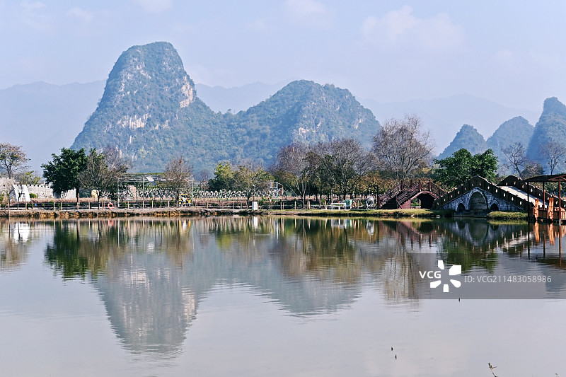 峰林晓镇一瞥图片素材