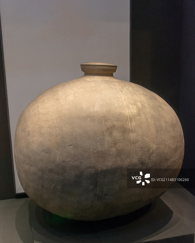 战国中晚期~秦代 陶茧形壶/咸阳博物院图片素材