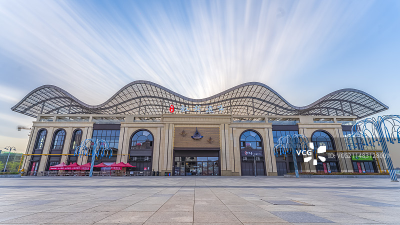 山东省烟台市芝罘区红利渔市蓝天白云城市建筑风光图片素材