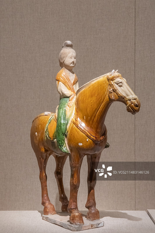 河南省博物院三彩骑马披帛女俑唐代公元618-公元907年征集图片素材