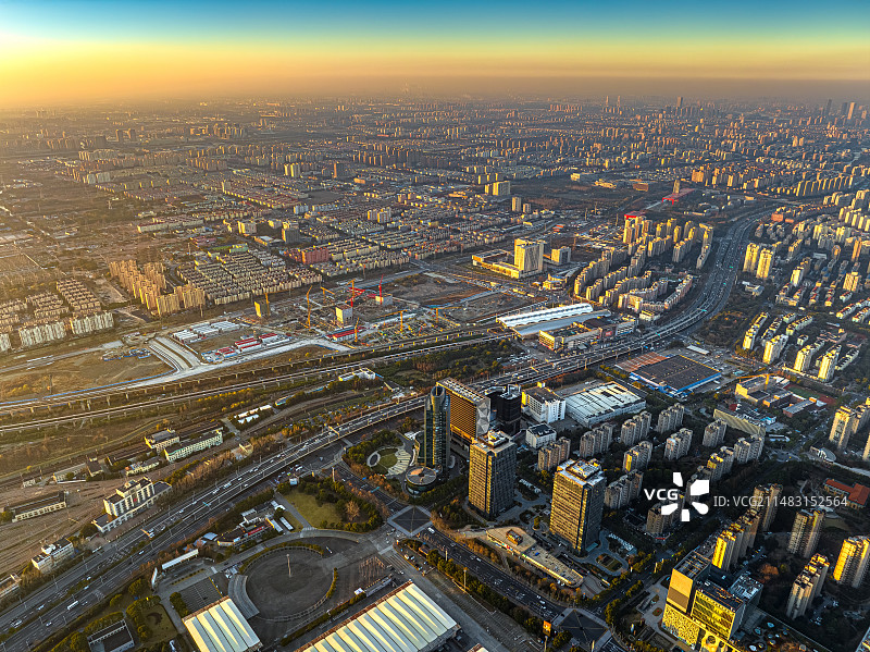 龙阳路枢纽 培花社区 芳华路社区 上海浦东花木-龙阳路城市副中心 日出朝阳照耀城市中央活动区图片素材