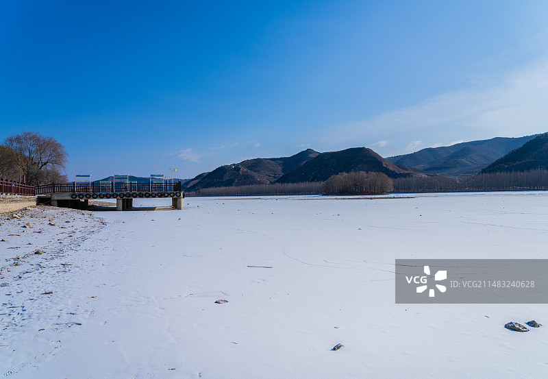 冬天氛围 东北小县城 悠闲  夕阳  辽宁大凌河畔  喀左县图片素材