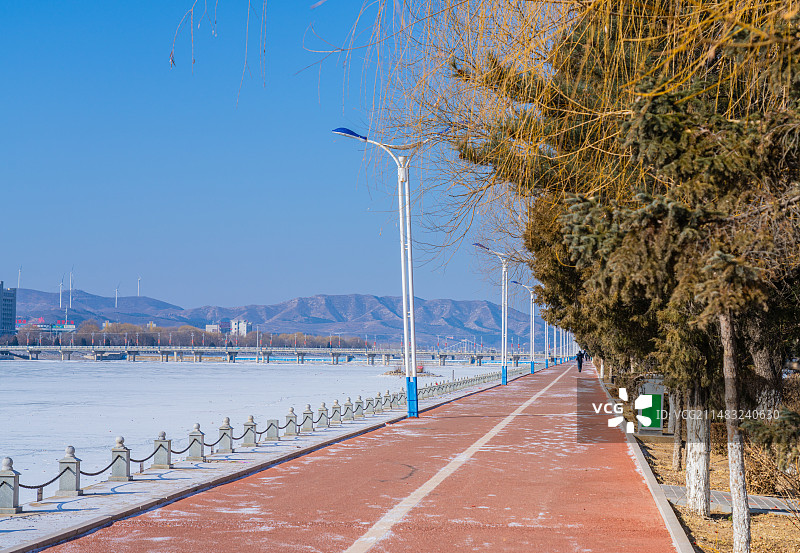 冬天氛围 东北小县城 悠闲  夕阳  辽宁大凌河畔  喀左县图片素材