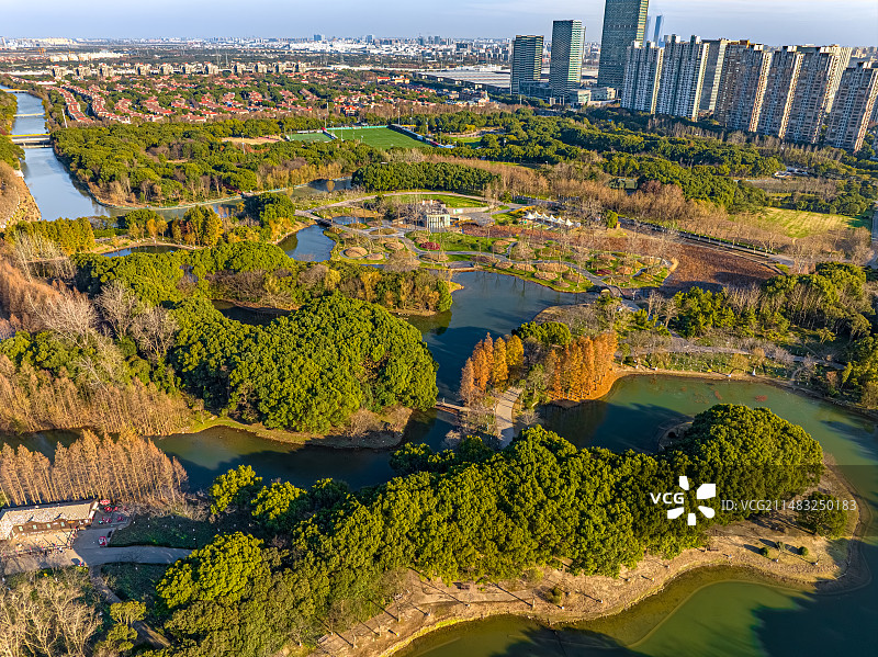 上海浦东世纪公园 洋泾港水系 花木龙阳路城市中央活动区 人民城市人民建 宜居宜业城市可持续发展图片素材