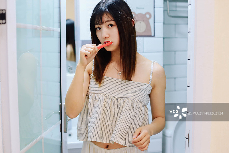 居家日常自然感男友视角少女写真图片素材