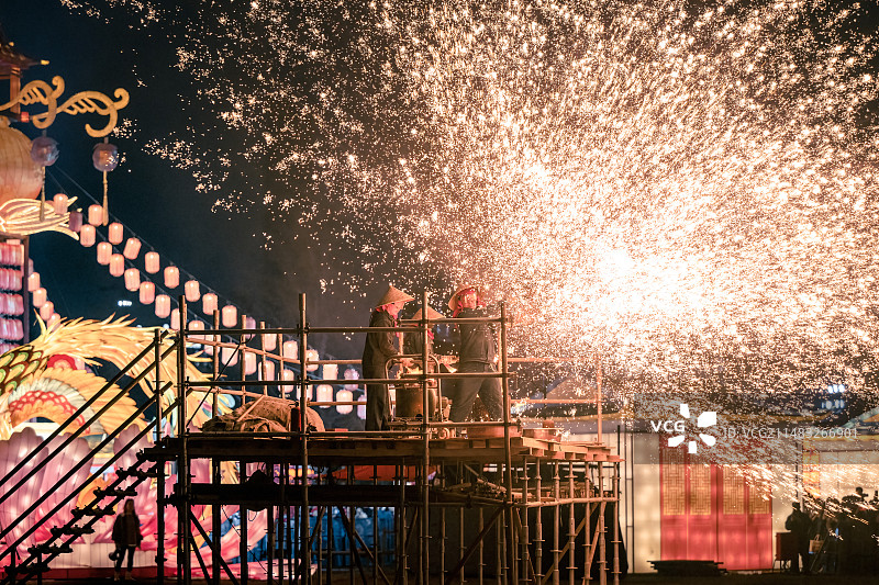 武汉园博园灯会打铁花图片素材