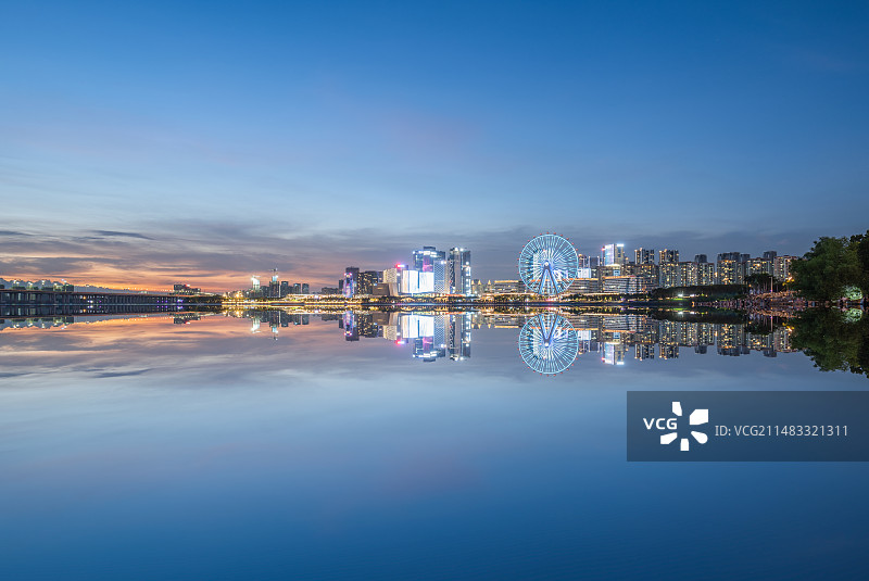 深圳宝安湾区之光摩天轮夜景图片素材