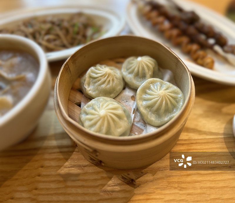 中式餐点：荠菜包子图片素材