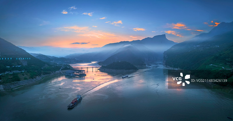 日出时的瞿塘峡2图片素材