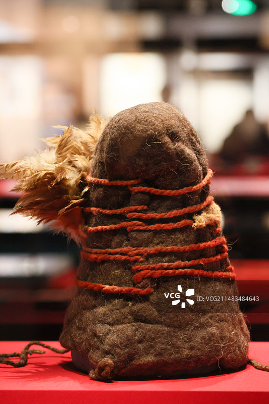 首都博物馆载瞻载止新疆考古百年展毡帽青铜时代图片素材