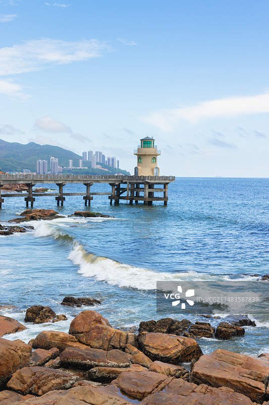 汕头市南澳县海边的钱澳湾灯塔图片素材