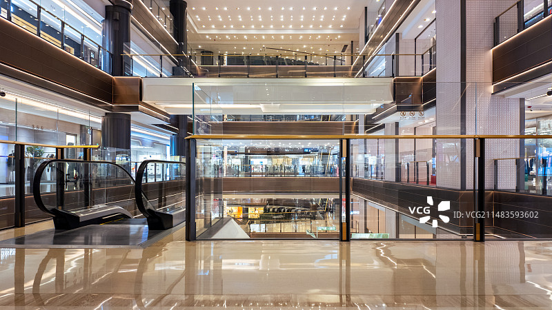 上海大型高档购物中心室内空间图片素材