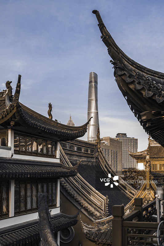 城隍庙与上海中心图片素材