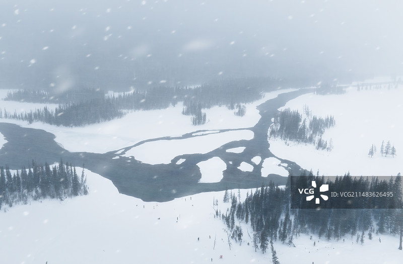 大雪迷蒙的喀纳斯卧龙湾图片素材