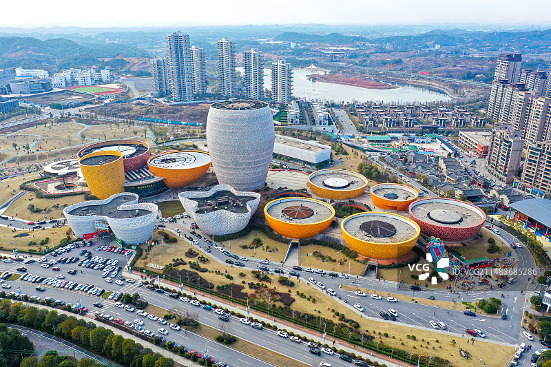 湖南醴陵中国陶瓷谷，以中国传统陶瓷制品为造型，是中国陶瓷行业规模最大的艺术建筑群。图片素材