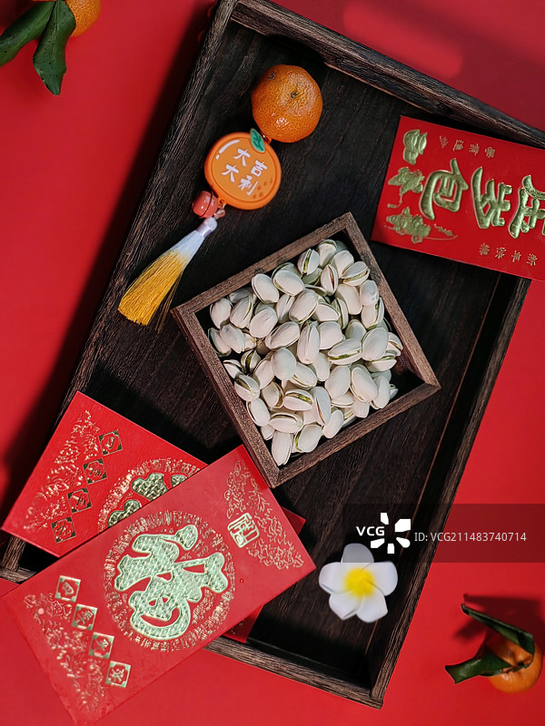 桌子上的开心果图片素材