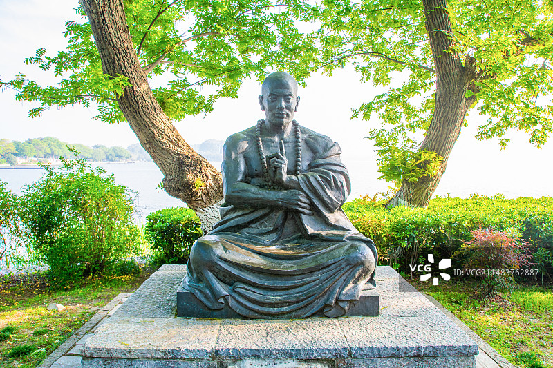 铁佛镇水 僧人 和尚 雕塑 雕像 南京 玄武湖 南京风光 风景 景点图片素材
