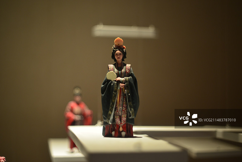 桌上雕像的特写镜头图片素材