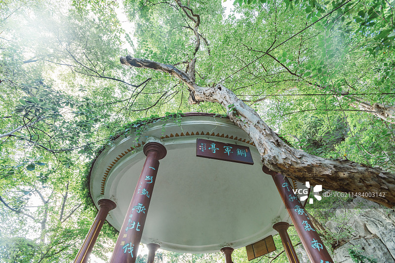 广西柳州市历史建筑-鱼峰山公园钢军亭图片素材