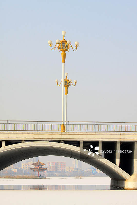 桥梁和路灯图片素材
