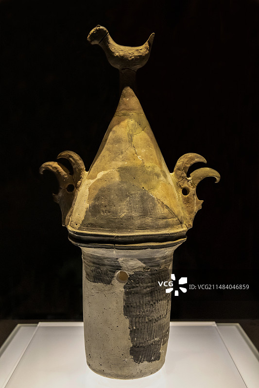 中国考古博物馆（中国历史研究院）：立鸟异形陶器【陶，新石器时代大汶口文化，安徽蒙城尉迟寺遗址】图片素材