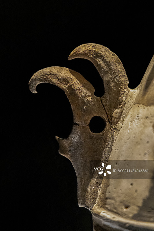 中国考古博物馆（中国历史研究院）：立鸟异形陶器【陶，新石器时代大汶口文化，安徽蒙城尉迟寺遗址】图片素材
