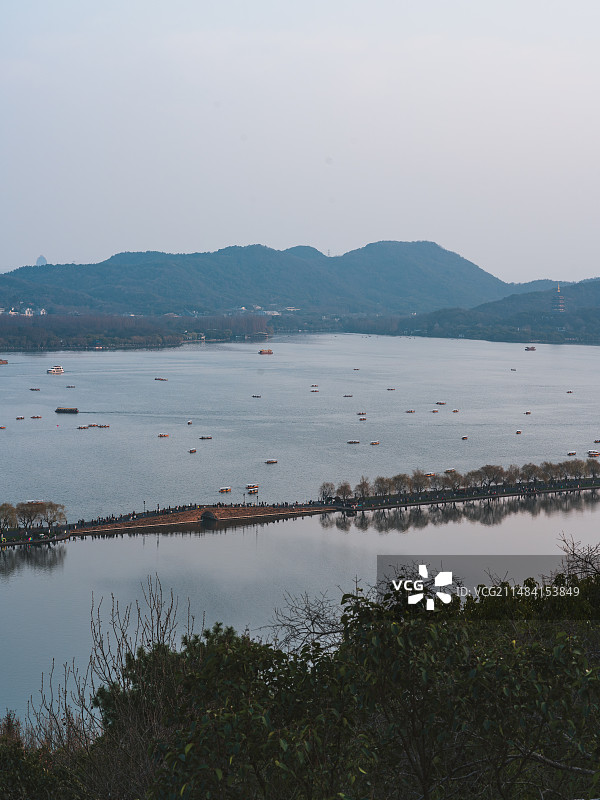 日落时杭州宝石山俯览西湖风景照图片素材