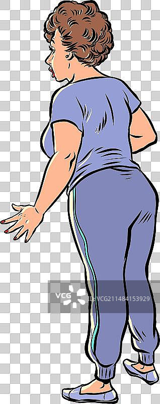 穿着家居服的女人站着，看起来很舒适图片素材