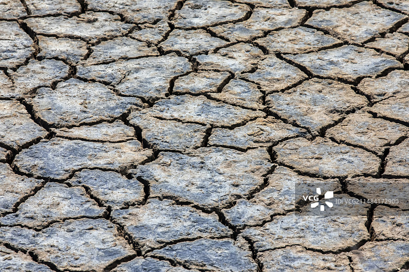 干旱导致盆地底部干裂图片素材