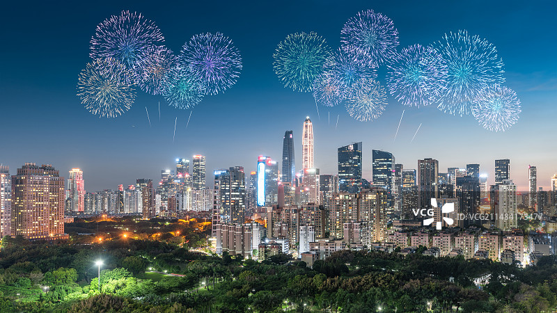 深圳福田城市夜景和盛开的烟花图片素材