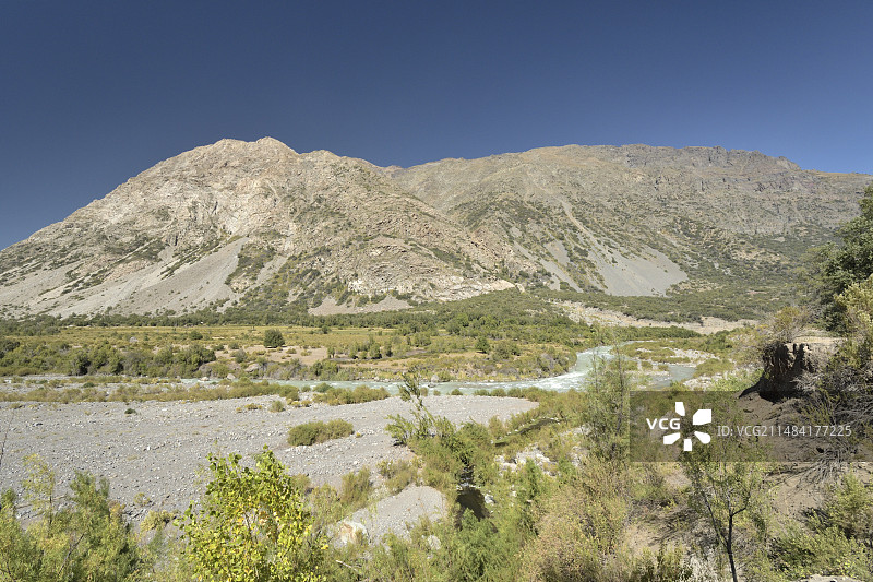 智利奥希金斯地区安第斯山脉卡查波阿尔河谷上游图片素材