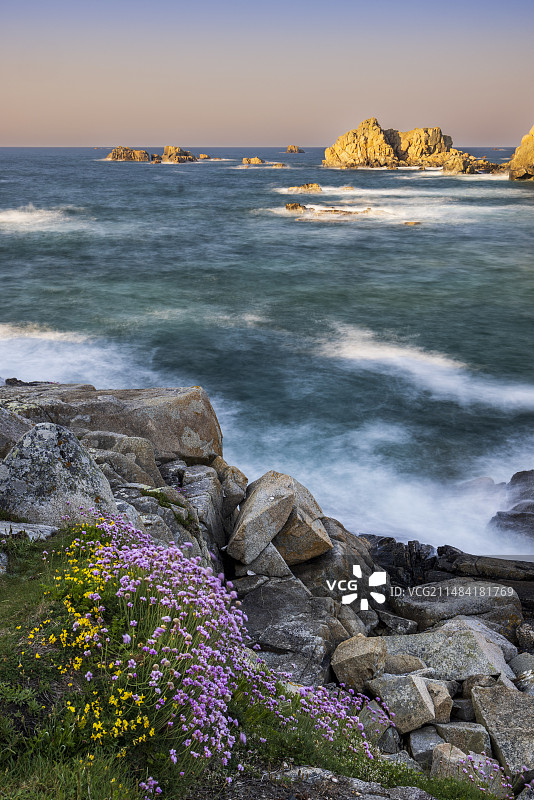 法国布列塔尼阿摩尔滨海省的普卢格雷斯康特峡谷图片素材