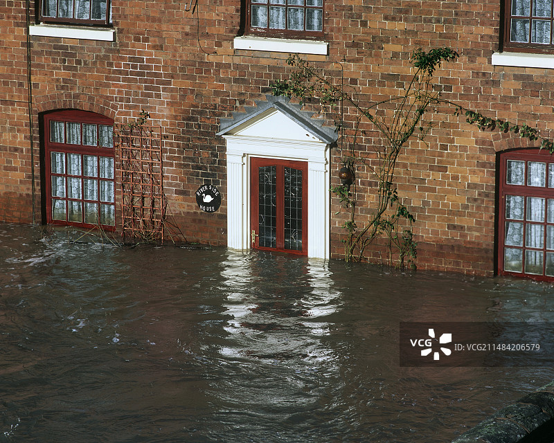 英国被洪水淹没的房屋图片素材