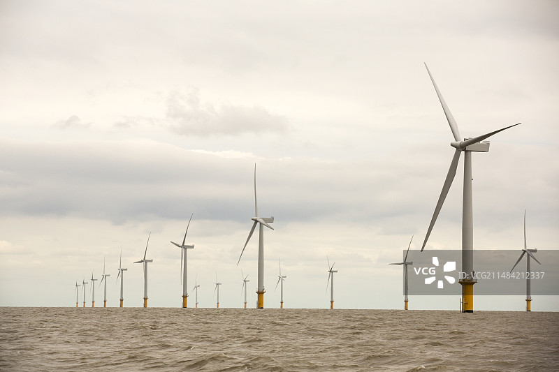 英国冈弗利特沙滩海上风电场图片素材