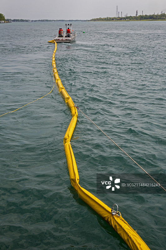 美国海岸警卫队溢油训练图片素材