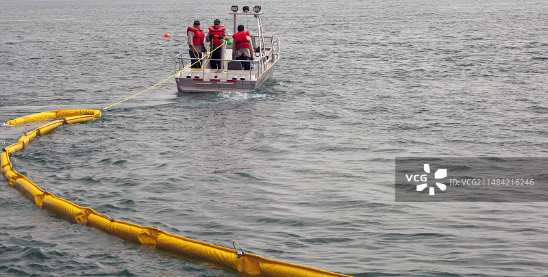 美国海岸警卫队溢油训练图片素材