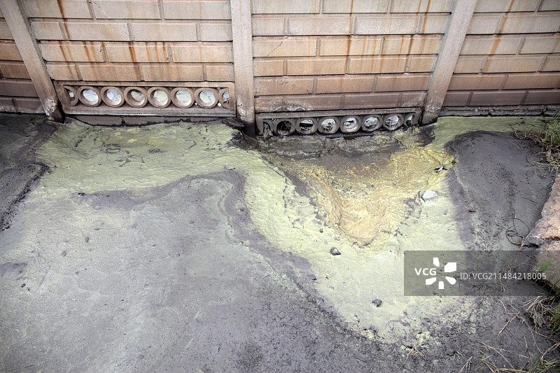 工厂泄漏的化学废料图片素材