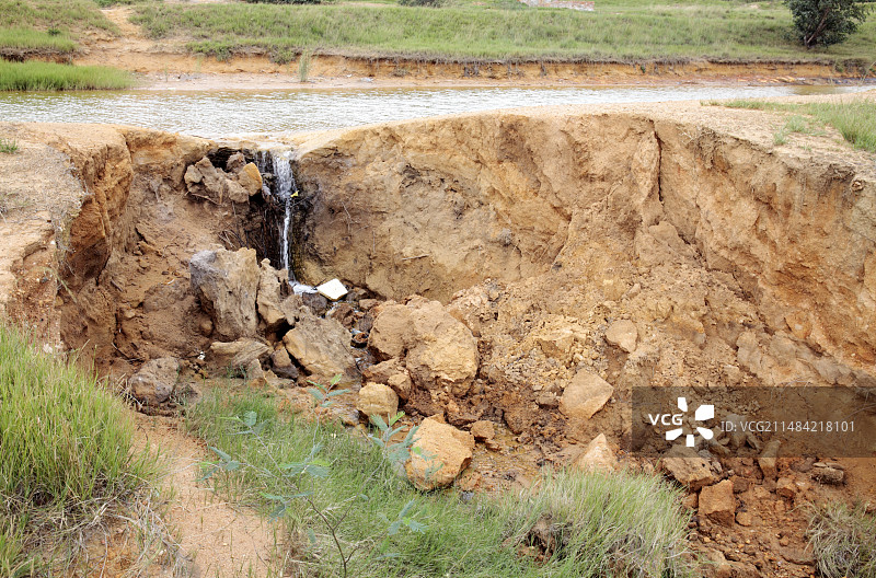 废弃的酸性矿山排水处理厂图片素材