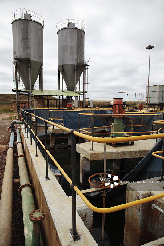 南非酸性矿山排水处理厂图片素材