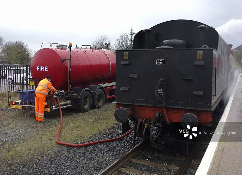蒸汽火车补水图片素材