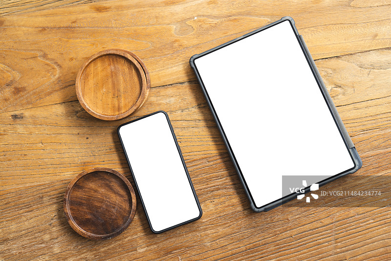带有空白屏幕的智能手机和平板电脑图片素材
