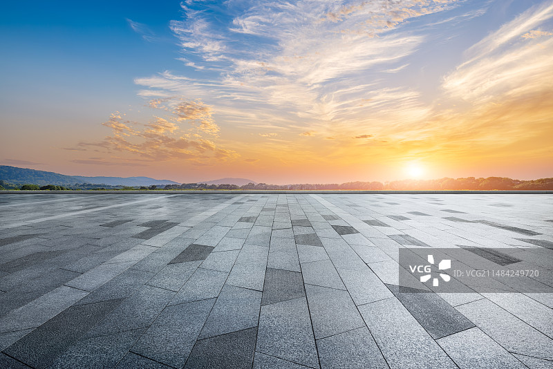 空的广场地板和山脉背景图片素材
