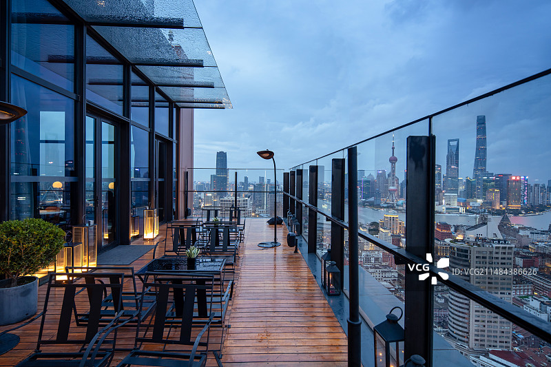 上海城市露台夜景图片素材