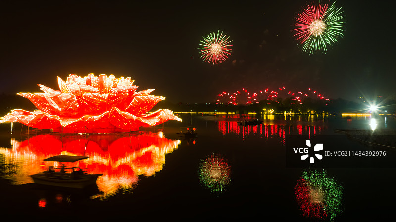 洛阳新年元宵节燃放烟火庆祝喜庆灯会牡丹旅游图片素材