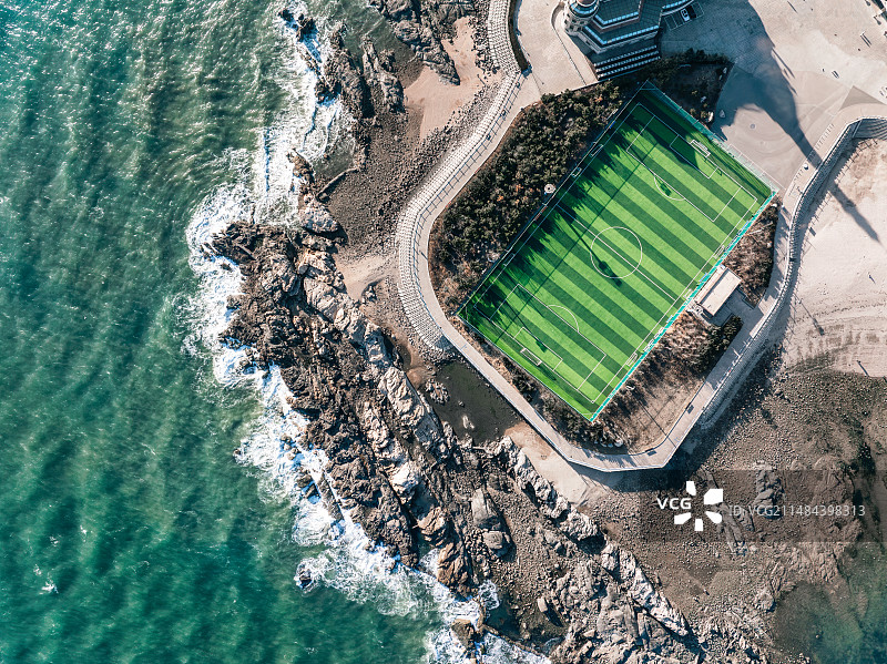 青岛海边的一座球场图片素材